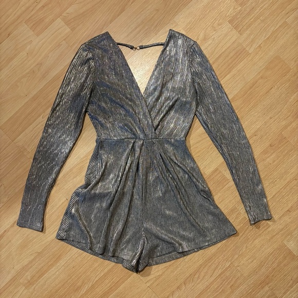 ASTR Kenzie Silver Metallic Romper XS - Picture 3 of 5